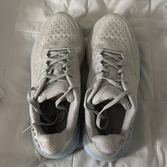 Women’s Hoka Clifton 9- size 10.5 Wide Width - Picture 3 of 6